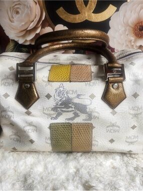MCM Visetos Lion Boston Bag White Special Edition Multicolor Bag GUC